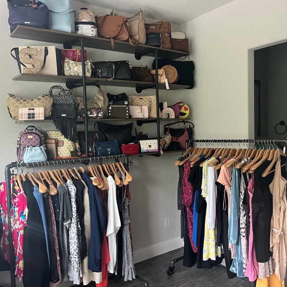 Meet your Posher,  Silvie - Picture 2 of 3